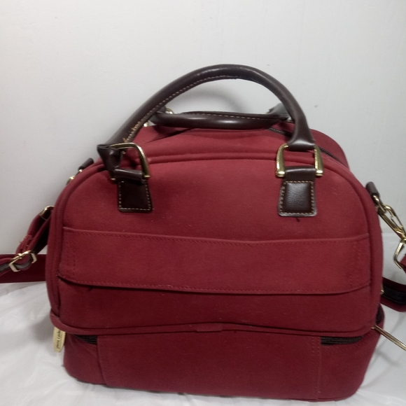 Pierre Cardin handbag with expandable bottom. - Picture 3 of 7